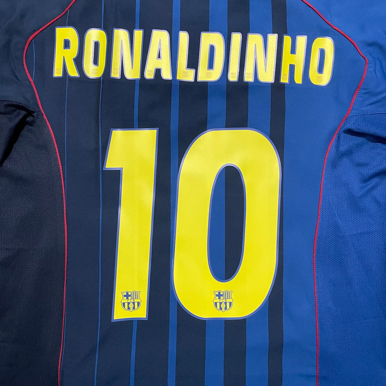 2004-05 FC Barcelona away jersey (#10 RONALDINHO) - XL • RB